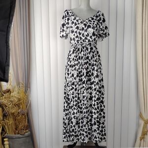 Yuna Womens Long Black and White Heart Design Dress.